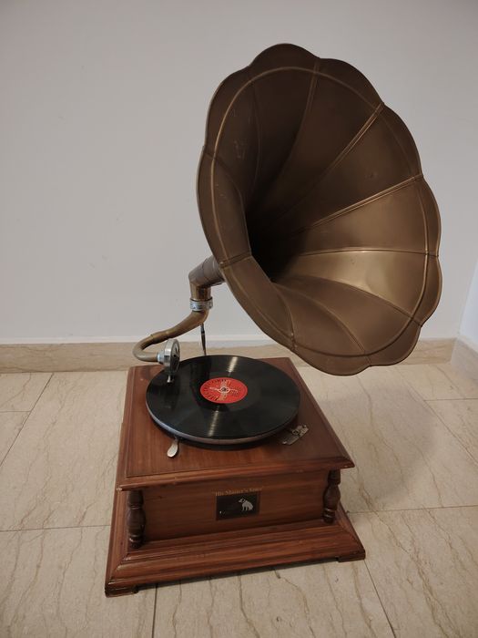 Gramofon colectie antic deosebit His Master ‘s Voice, functional,pâlni