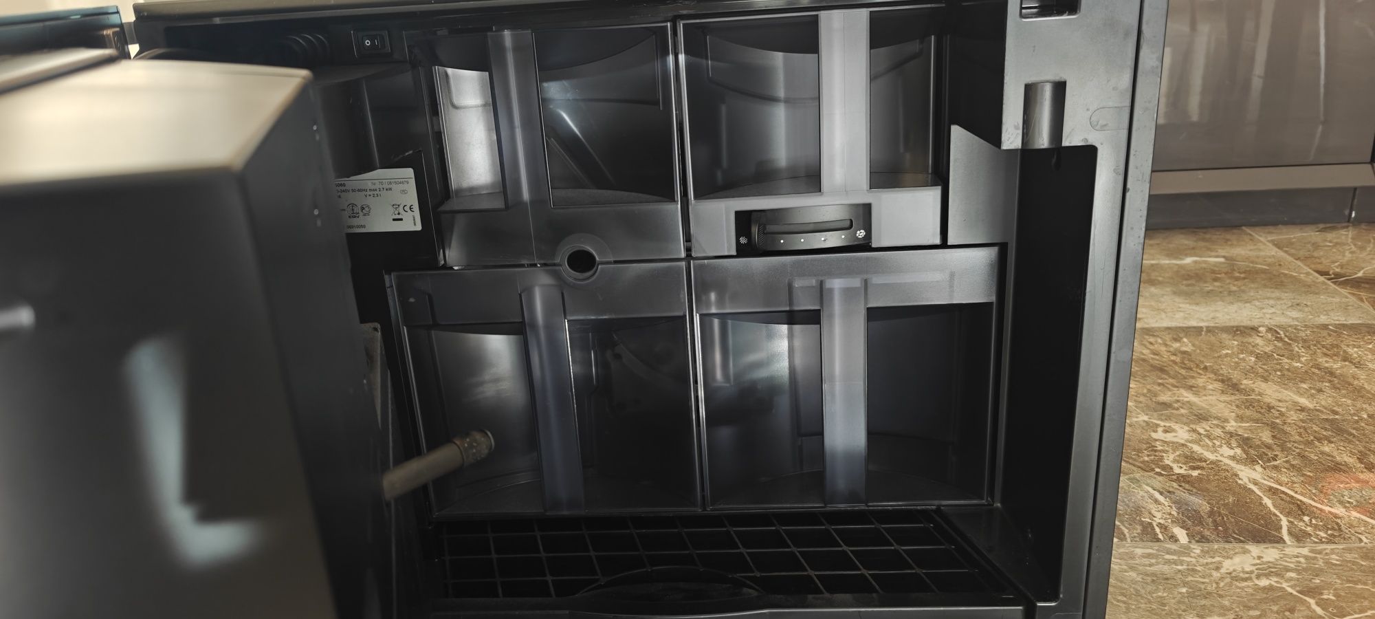 Кафе машина за вграждане Miele
