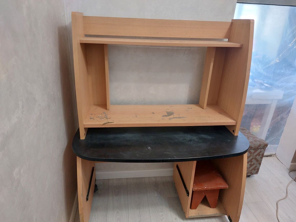 Стол компьютерный