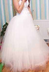 Сватбена рокля с кринолин