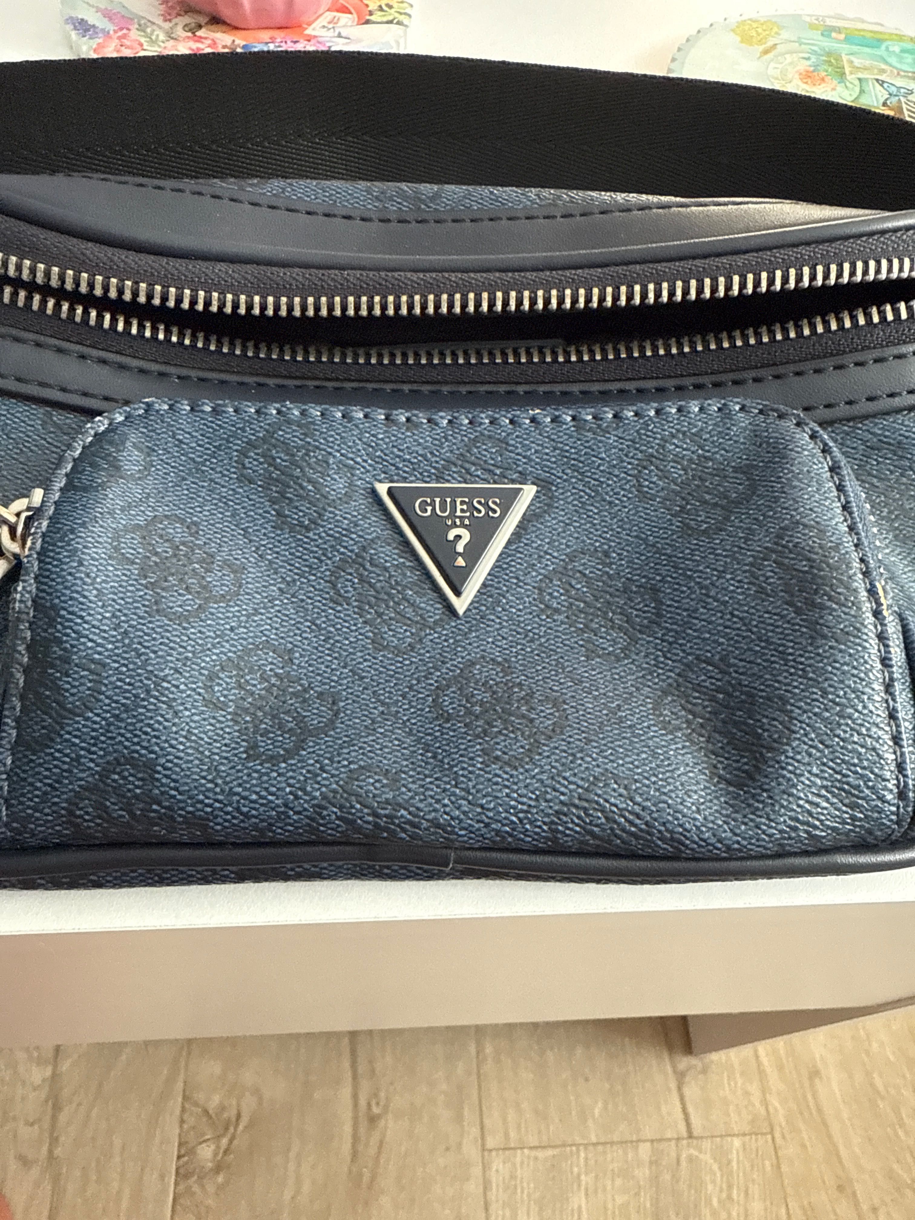 Мъжка чантичка Guess