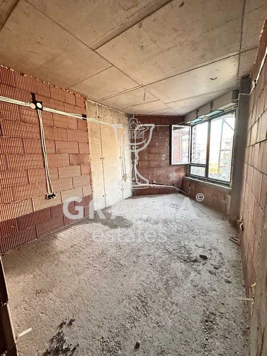 Продава се Тристаен апартамент в София, Витоша - 88 кв.м за 2023 €/кв.м - Снимка #8