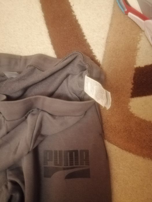 Pantaloni de trening Puma!