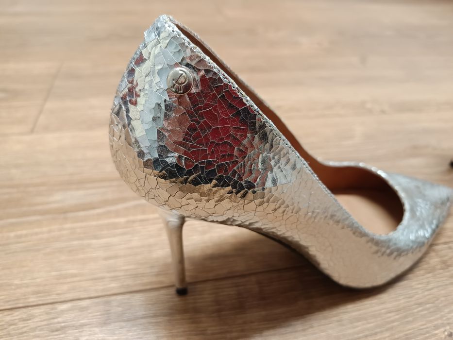 Vând pantofi piele noi int./ext., mărimea 40, marca Red or Dead