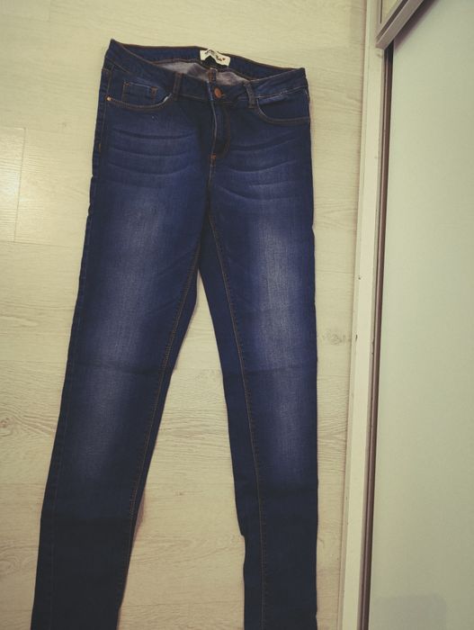Blugi dama in condițiii foarte bune