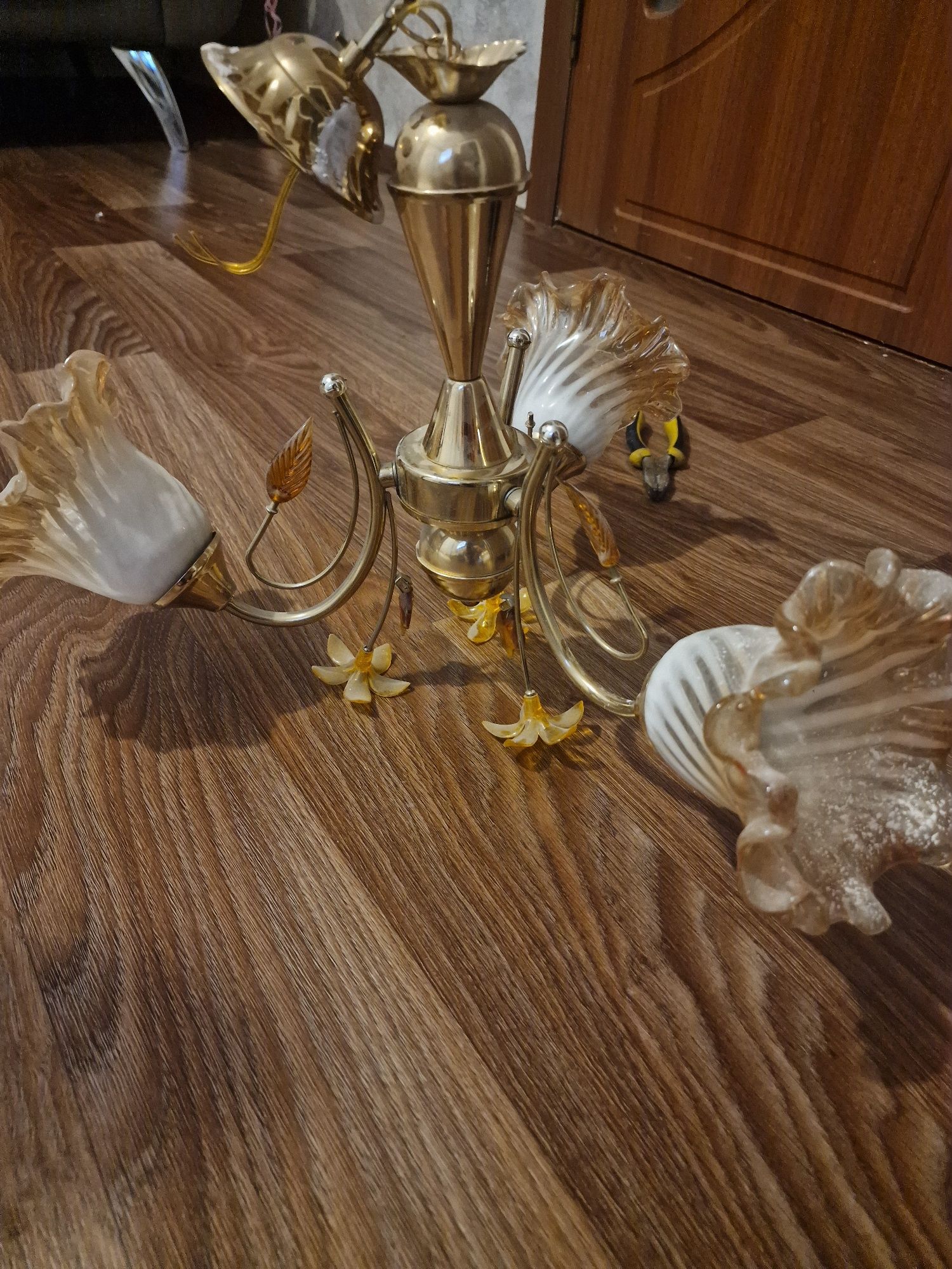 Продам люстру!!!