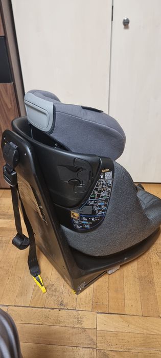 Детско столче за кола Maxi - cosi AxissFix.