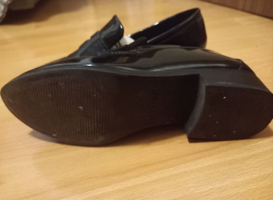 Pantofi de lac 35 Reserved