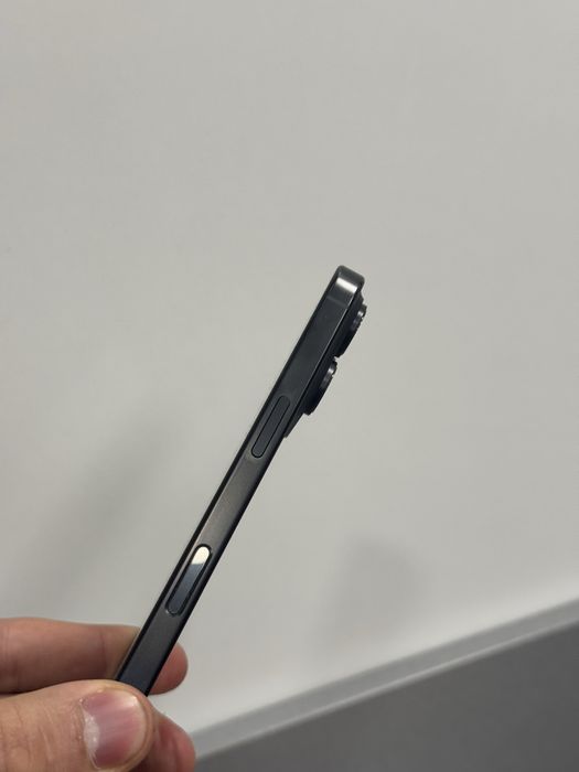 Продавам iPhone 16 PRO 28 цикъла