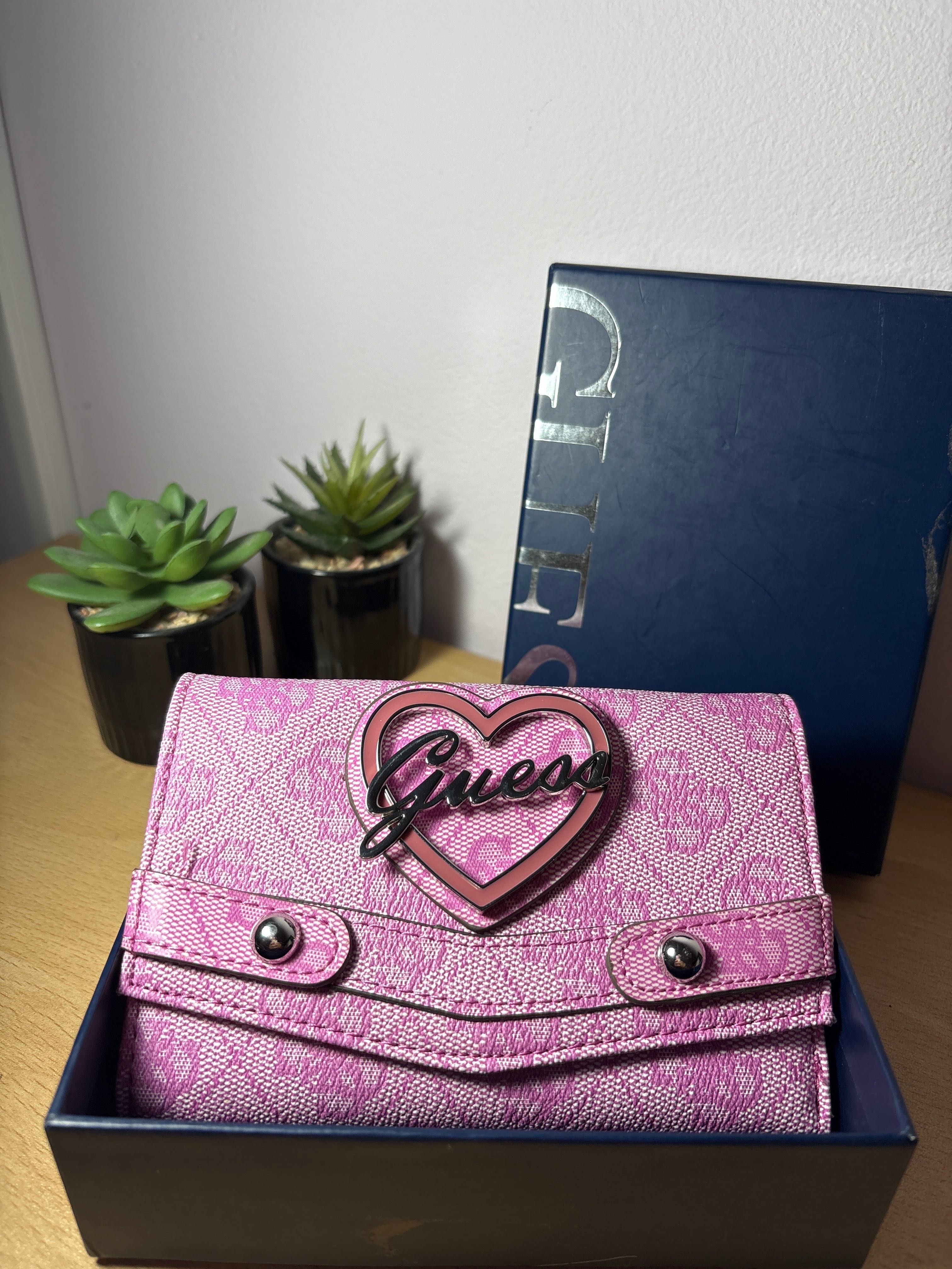Розово портмоне Guess