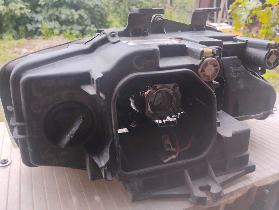 Far stânga Audi A4 B6