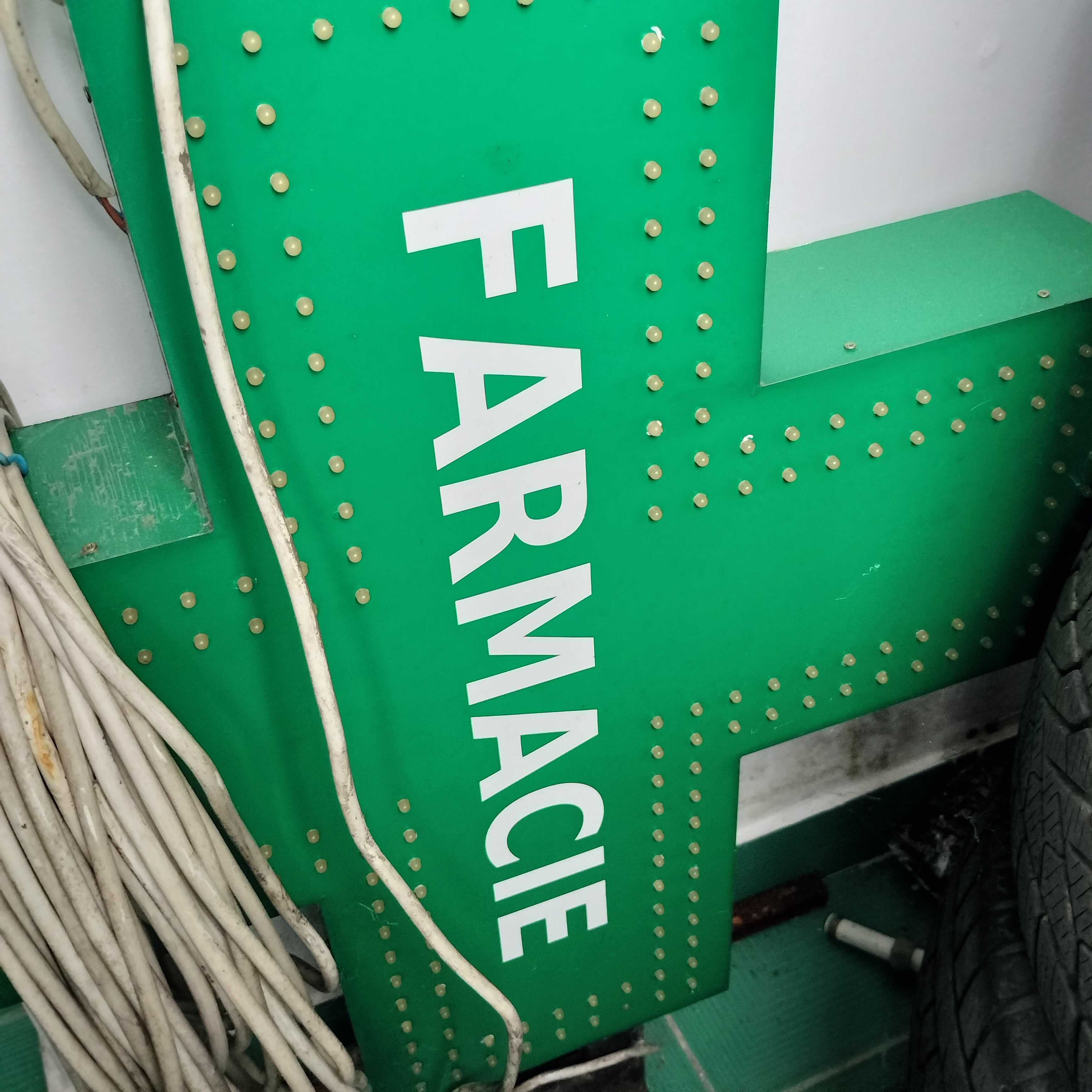 mobilier farmacie + cruce led