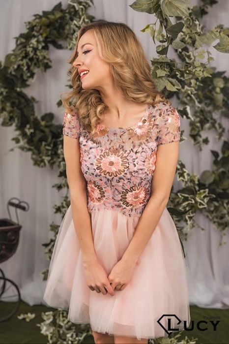 Нова официална розова рокля на Lucy