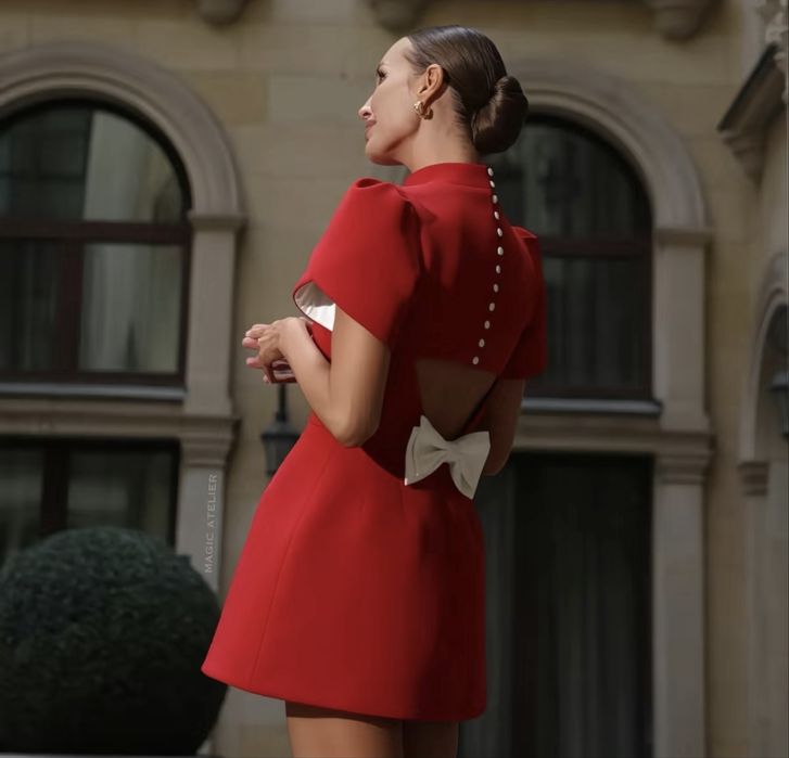 Красное вечернее платье