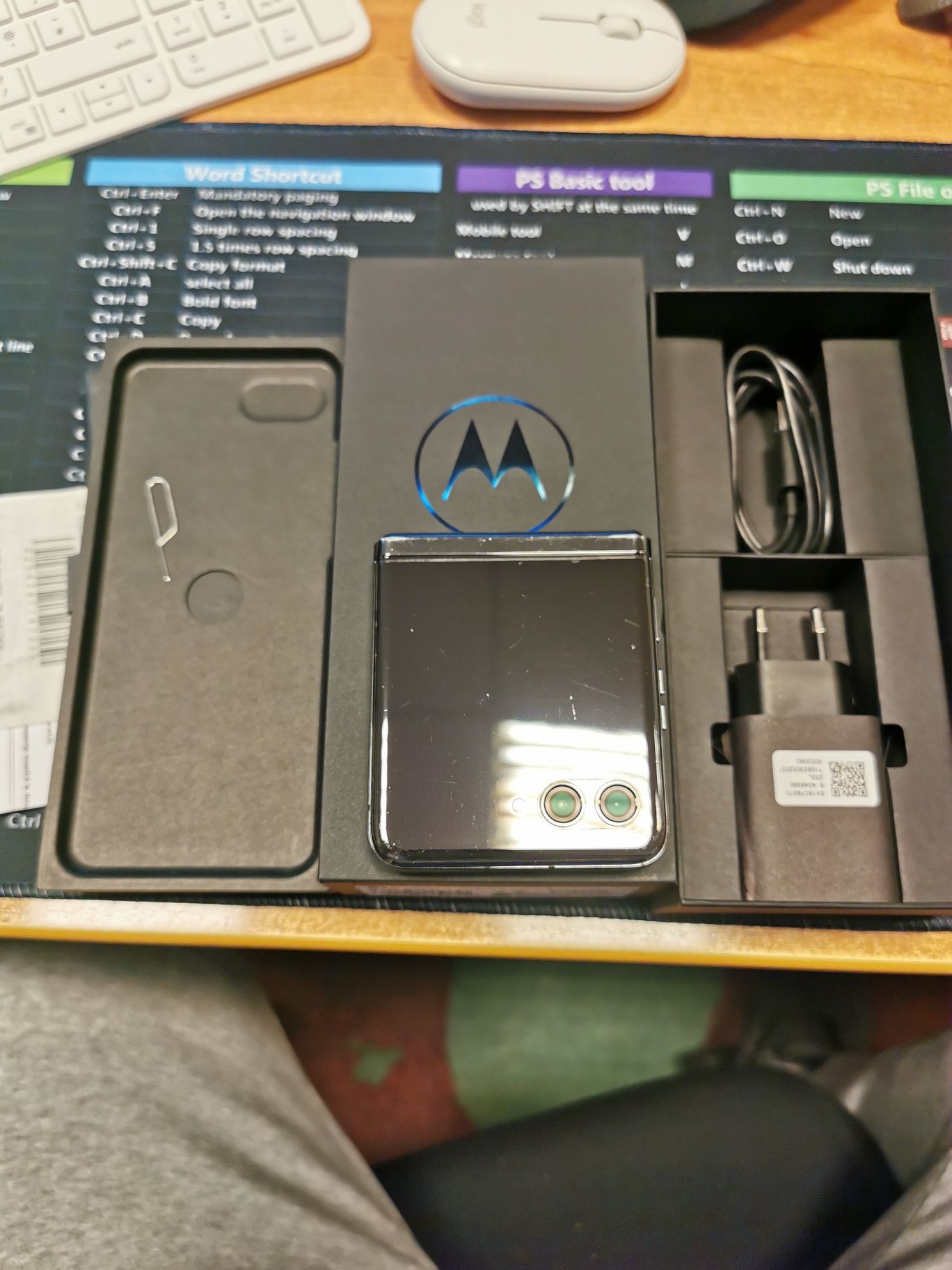 Motorola RAZR 40 ULTRA garantie asigurare full box