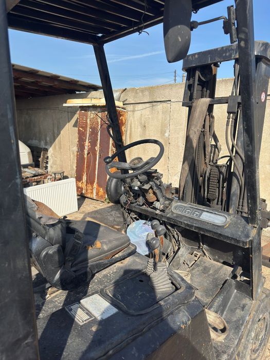 Vând Stivuitor Yalle