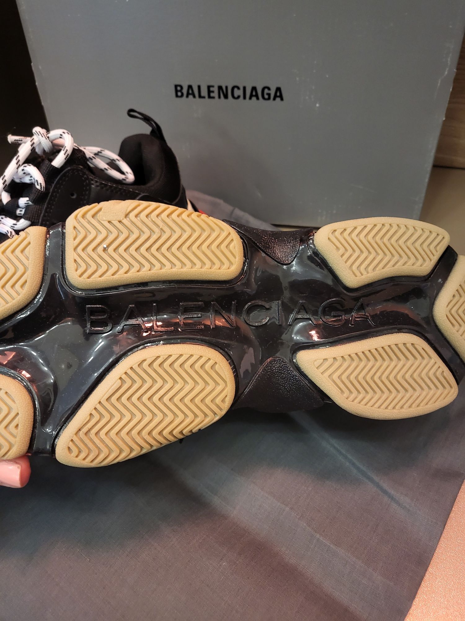 Маратонки Balenciaga налични