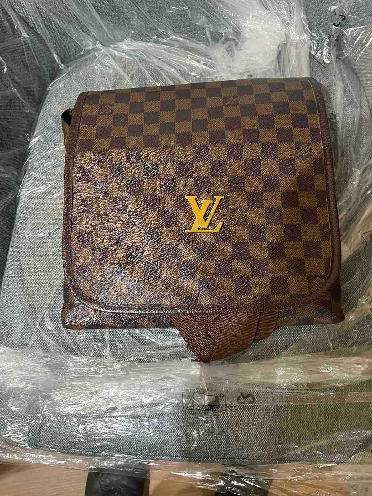 Продавам нова чанта Louis Vuitton унисекс