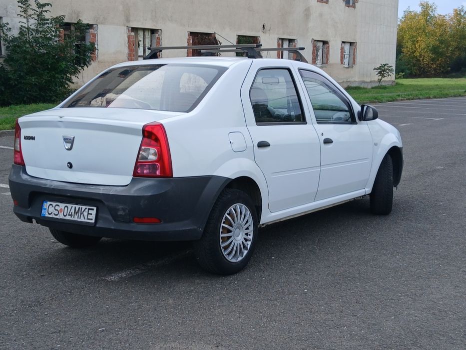 Vând sau schimb dacia Logan