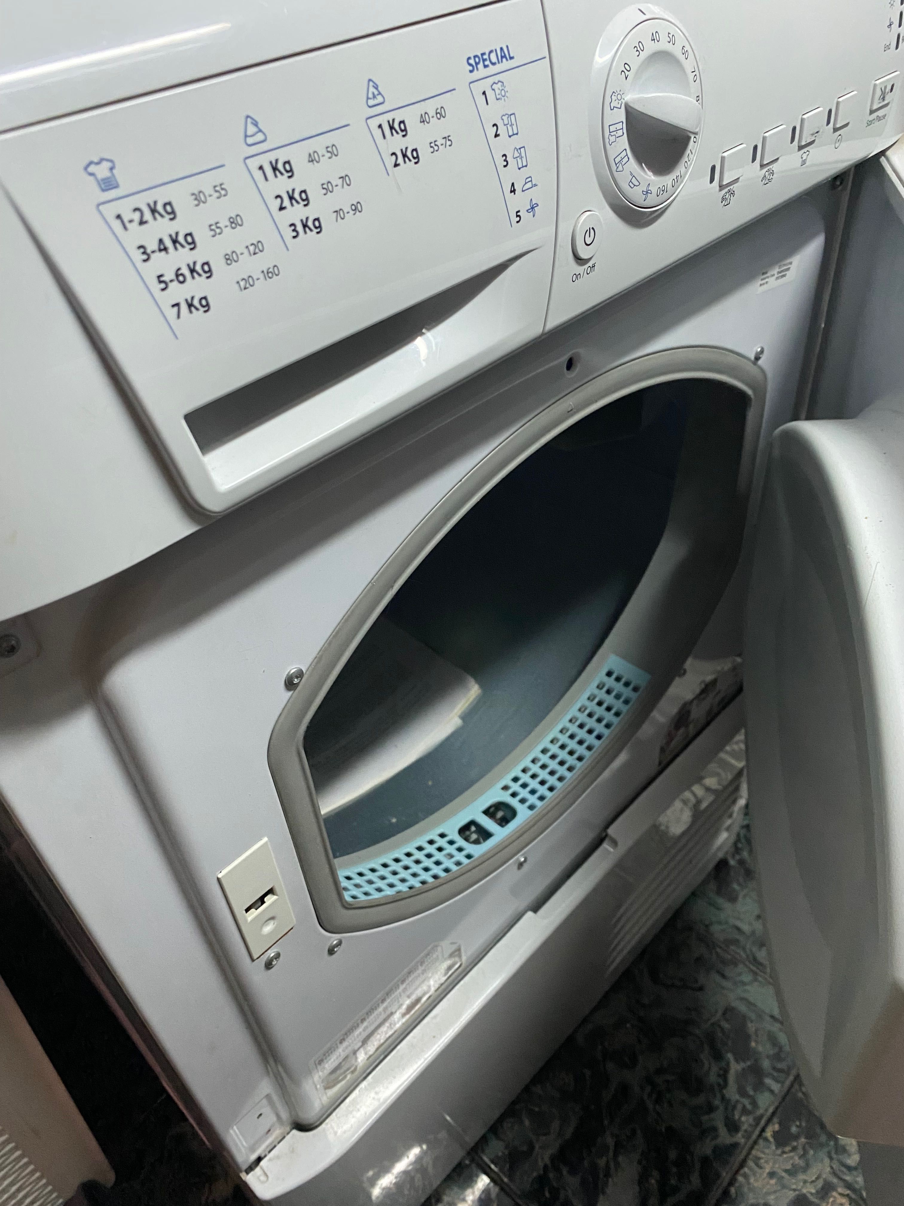 Продавам сушилня Аристон Hotpoint