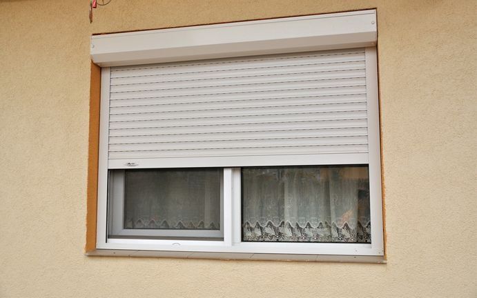 Rulourii exterioare și Termopane