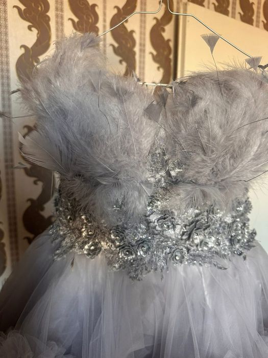 Чисто нова бална рокля