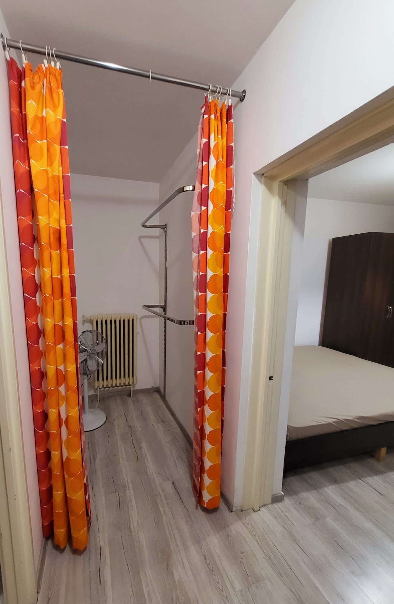 Inchiriez 3 camere, Megamall, Arena Nationala, proprietar