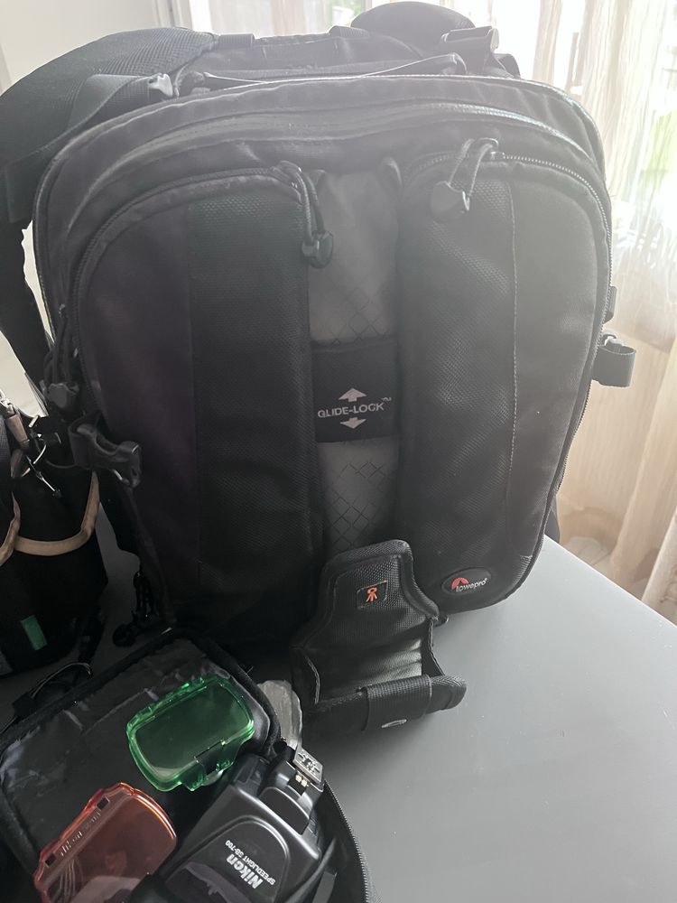Продавам DSLR фотоапарат Nikon D300 с пълен комплект аксесоари