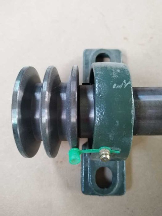 Ax cu con pentru despicat lemne circular