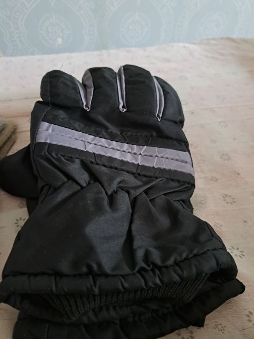 Vând mănuși dama,și mănuși bărbați stare buna