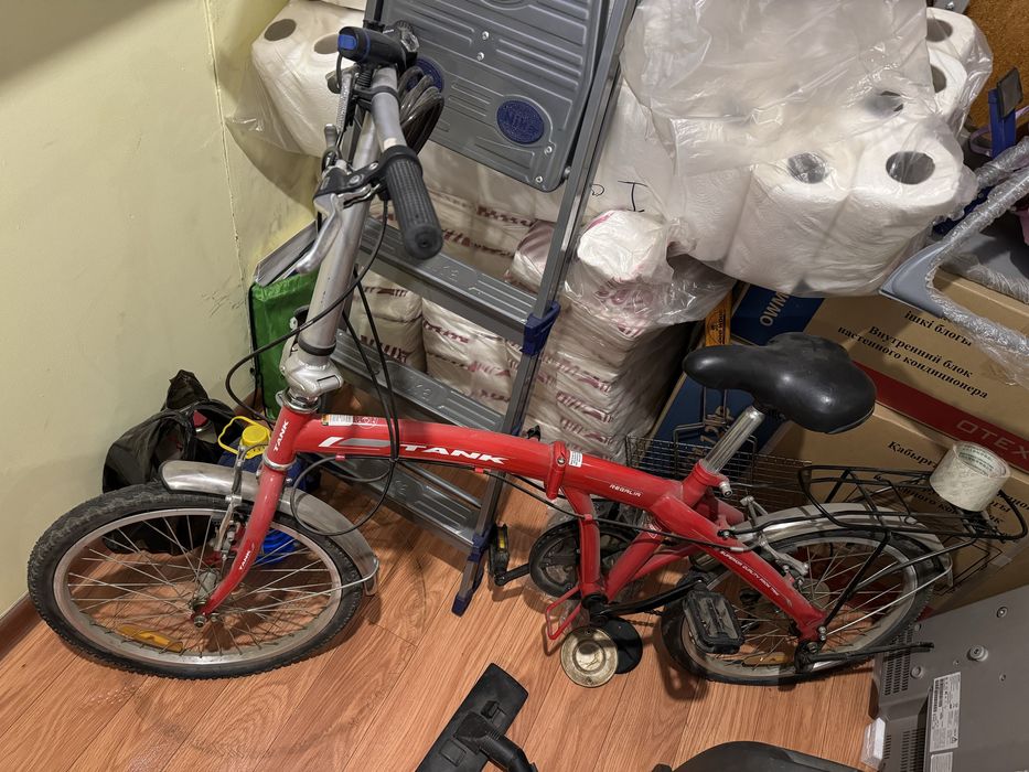 Продам красный велосипед, почти новый