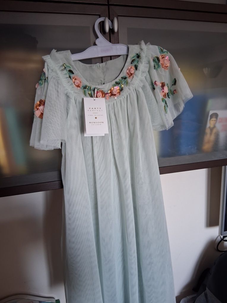 Vând rochie 8 ani