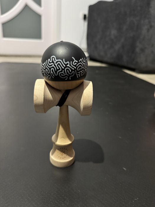 Vand kendama black magma editie limitata