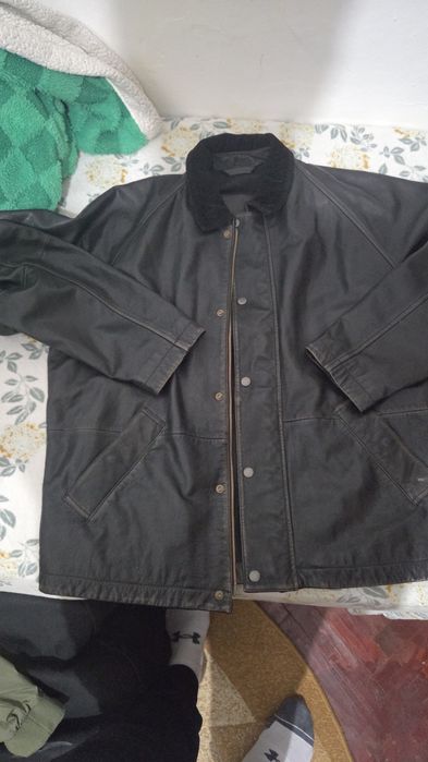 Vând geci de piele originale maximo duti culoare maro si negrui