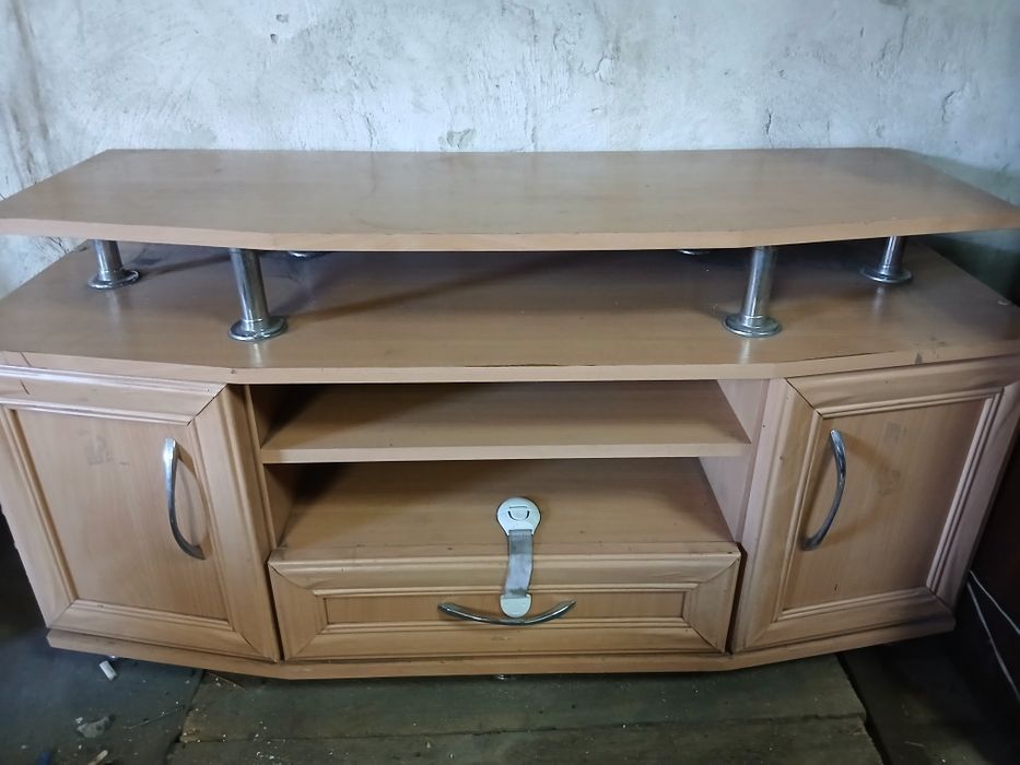 Продам тумбу под телевизор