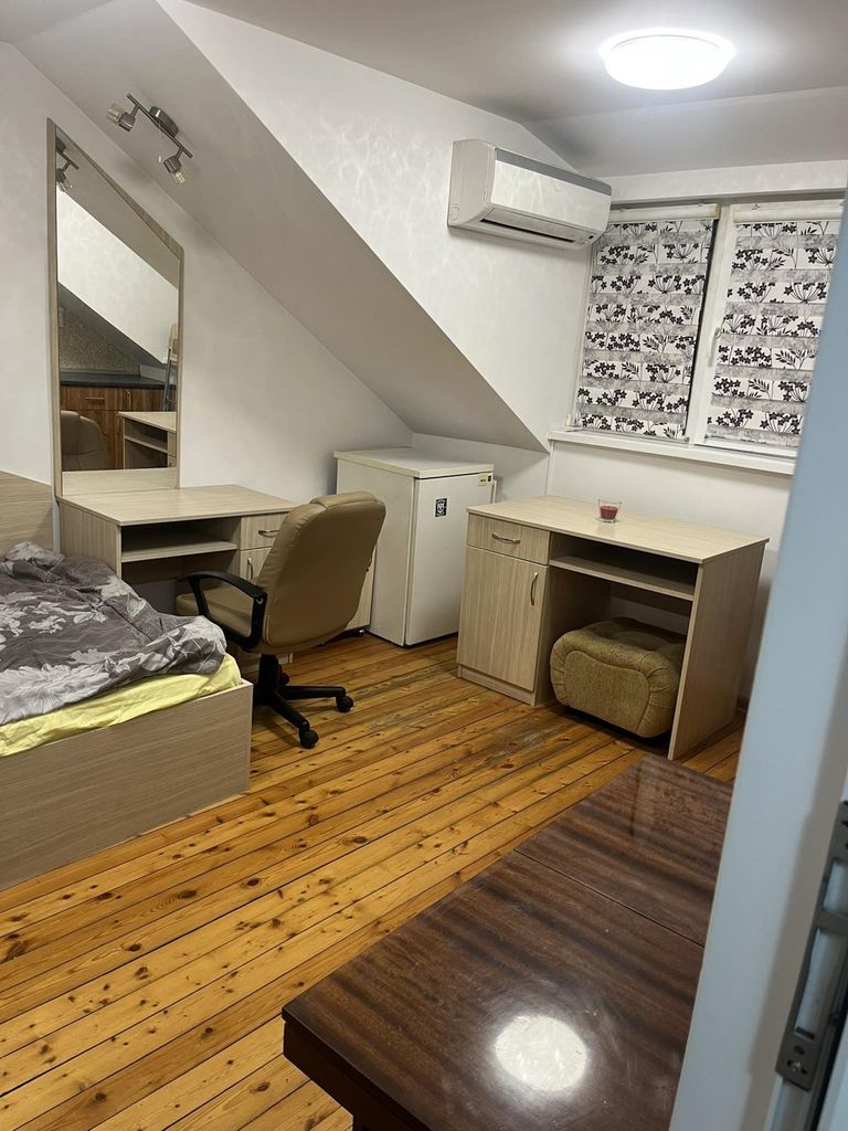 Дава се под наем Едностаен апартамент в Враца, Център - 25 кв.м за 178.5 € - Снимка #1