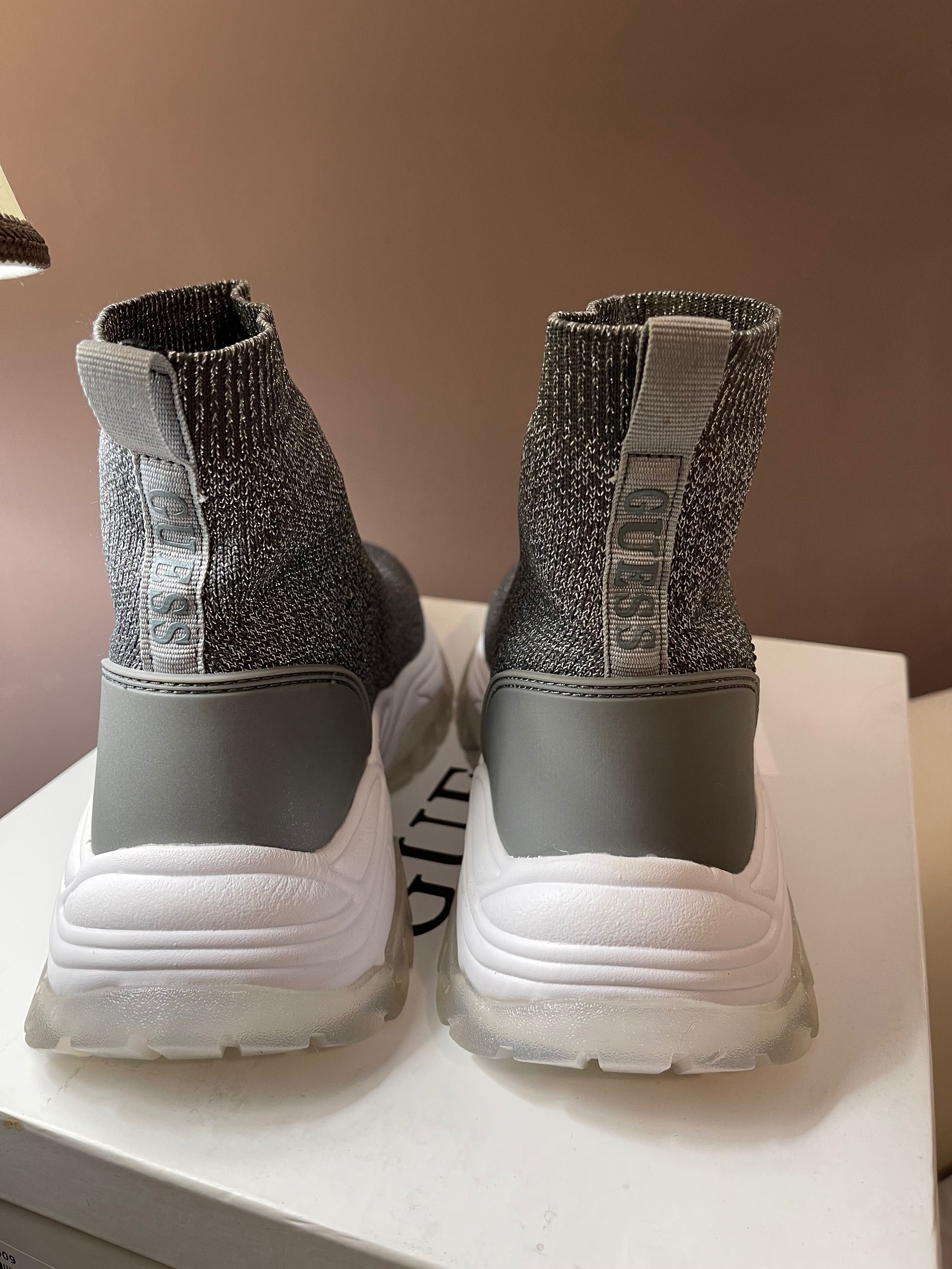Guess
Сникърси Nollen FL5NLL FAB12 Сребрист