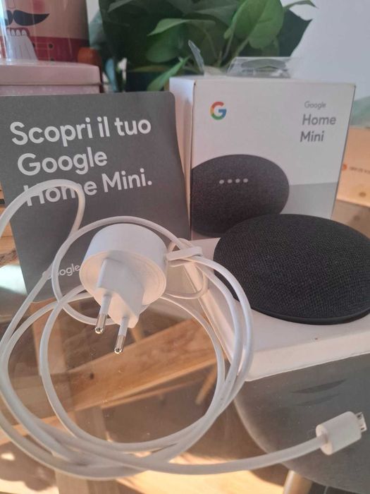 Нов смарт /умен/говорител Google с оригинално зарядно нов