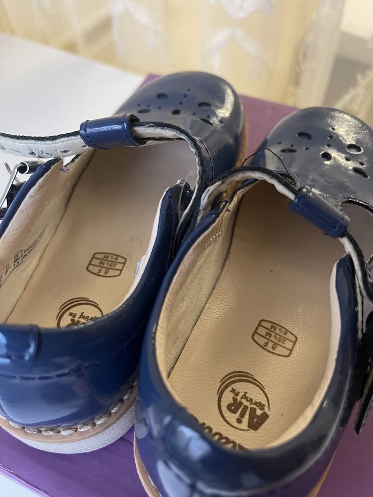 Модные детские туфельки синего цвета Clarks