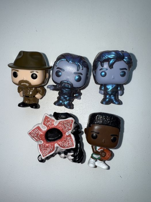 очень странные дела киндер джой игрушки