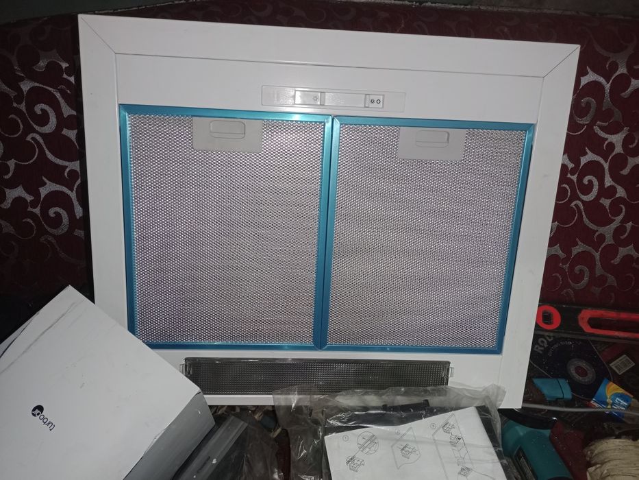 Продам кухонный вытяжку. Состояние новая.
