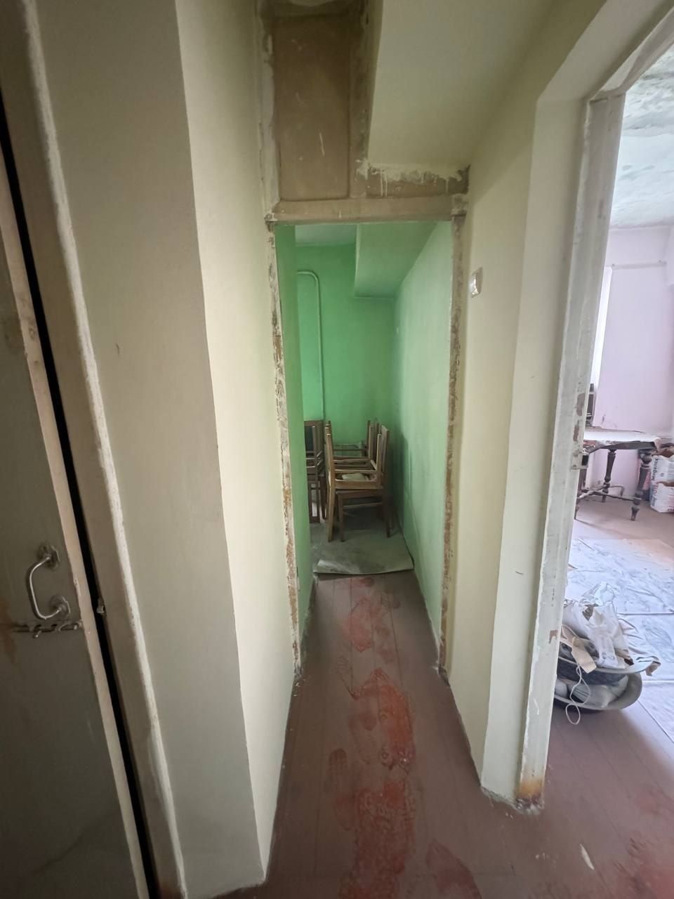 2х комнатная, Юнусабад, метро минор - без ремонта, балкон 2×6