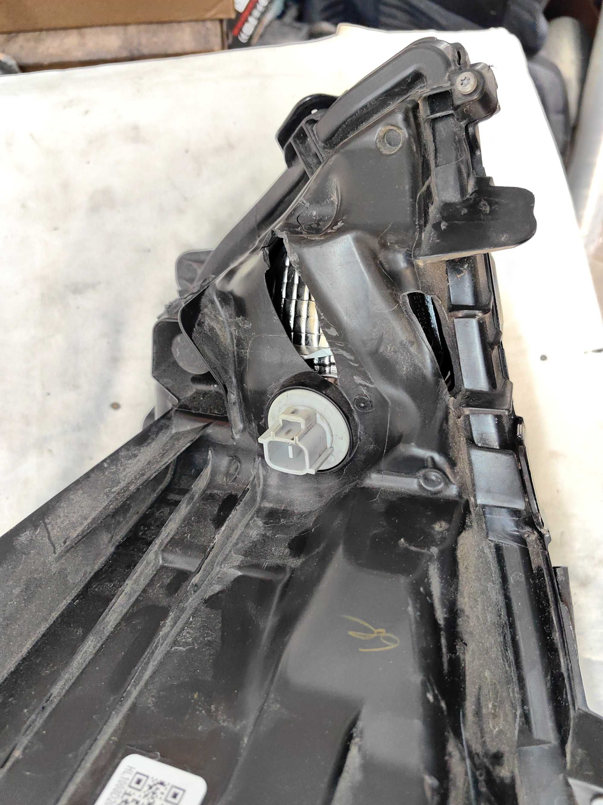 Оригинален фар Тойота  Toyota Highlander Led