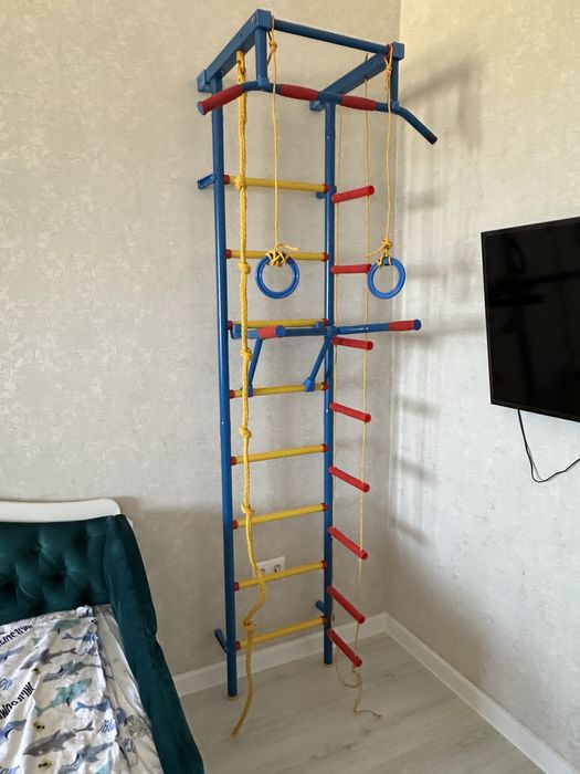 Продам детскую спортивную стенку