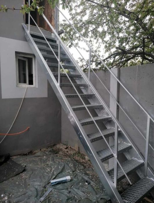 Scării exterioare zincate