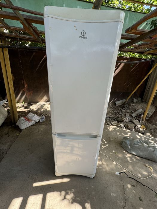 Холодильник Indesit