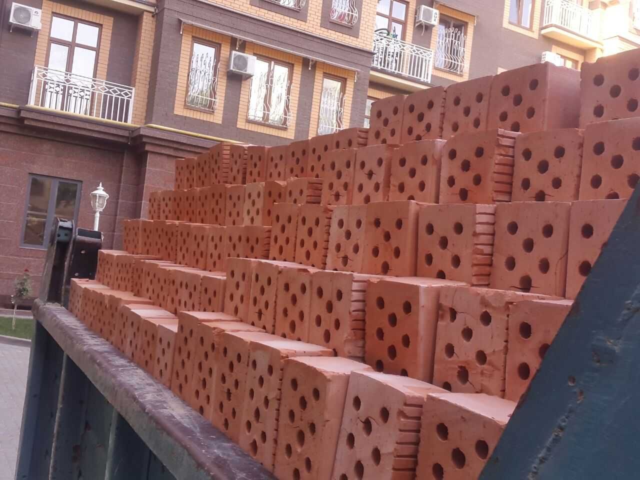 Гишт газда пишкан, пачка упаковакада иссик-термос гишт бор.
