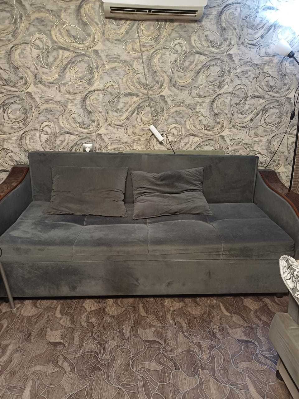 срочно продам диван и кресло