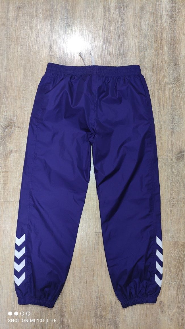 ново долнище на Hummel