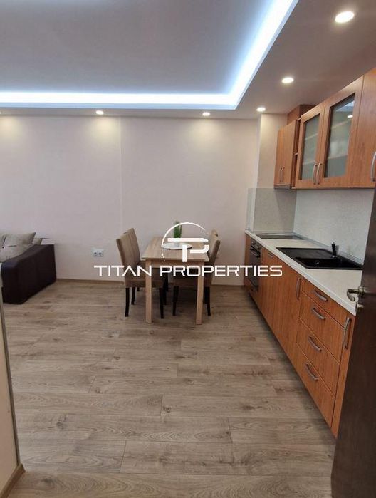 Дава се под наем Двустаен апартамент в Варна, Център - 70 кв.м за 625 € - Снимка #1